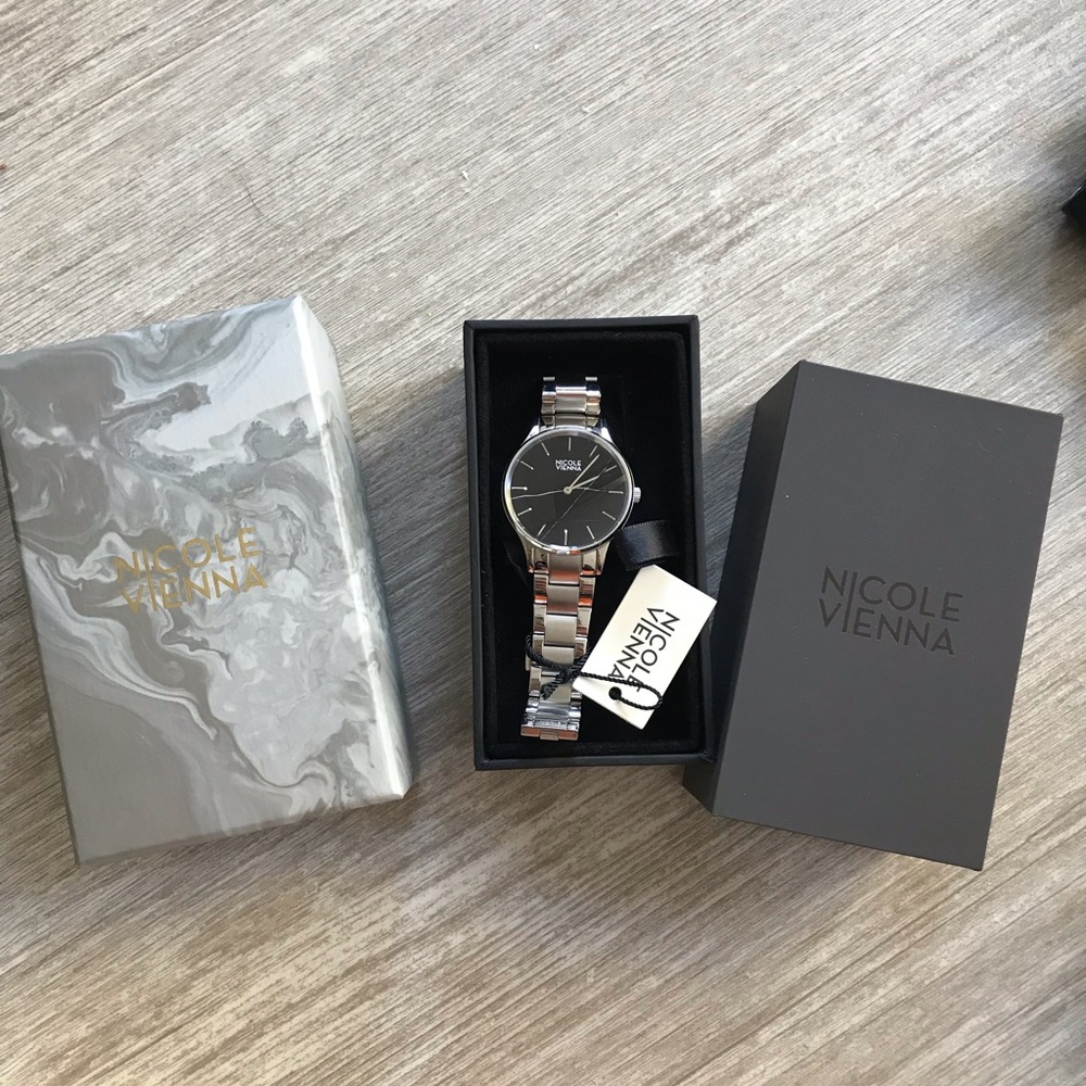 Nicole Vienna | The Soir N Link watch